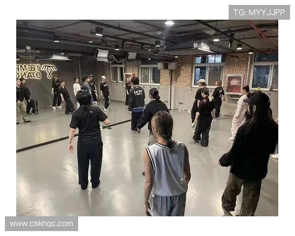 街舞装备选购指南：精选专业服装助你舞出精彩风采