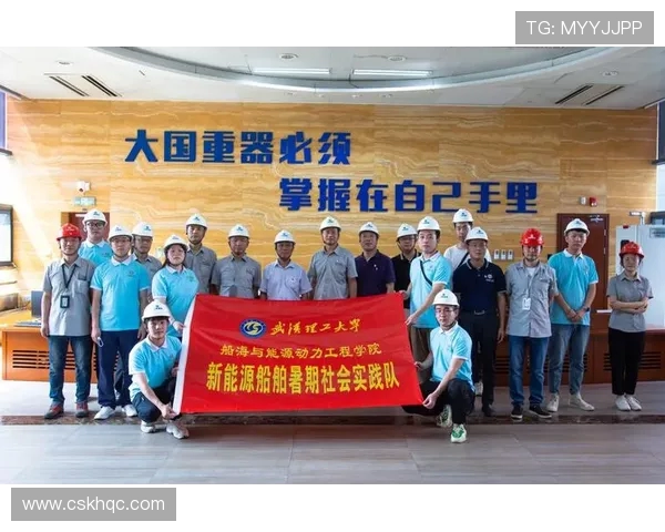 武汉攀岩队的默契配合与团队精神探讨与实践分享